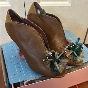 Anthropologie Brown and Green Heels with Unique Design